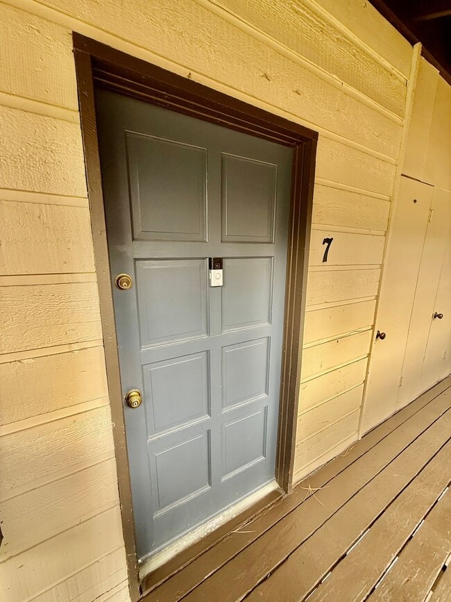 Building Photo - Winter Rental – Mountain Shadows, Center o...