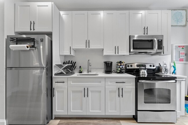 Building Photo - 727 Hampton Rd