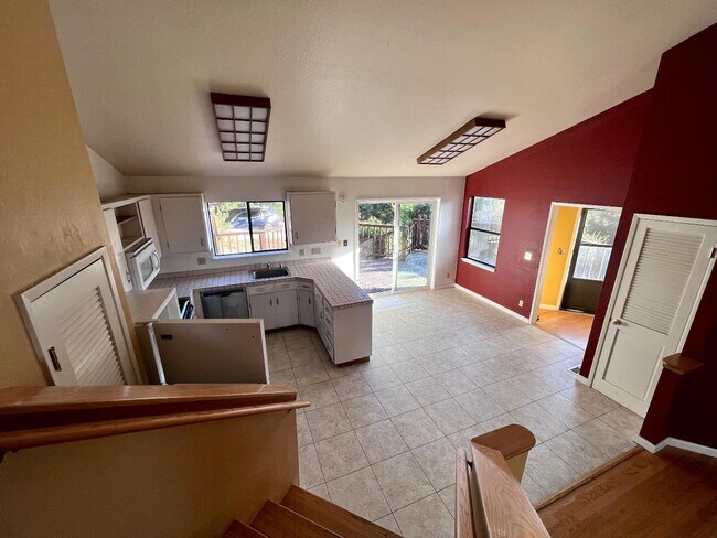 Building Photo - 121 Scenic Dr