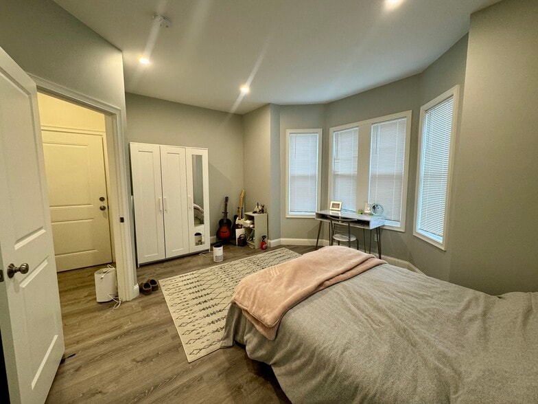 Building Photo - 120 Pitman St