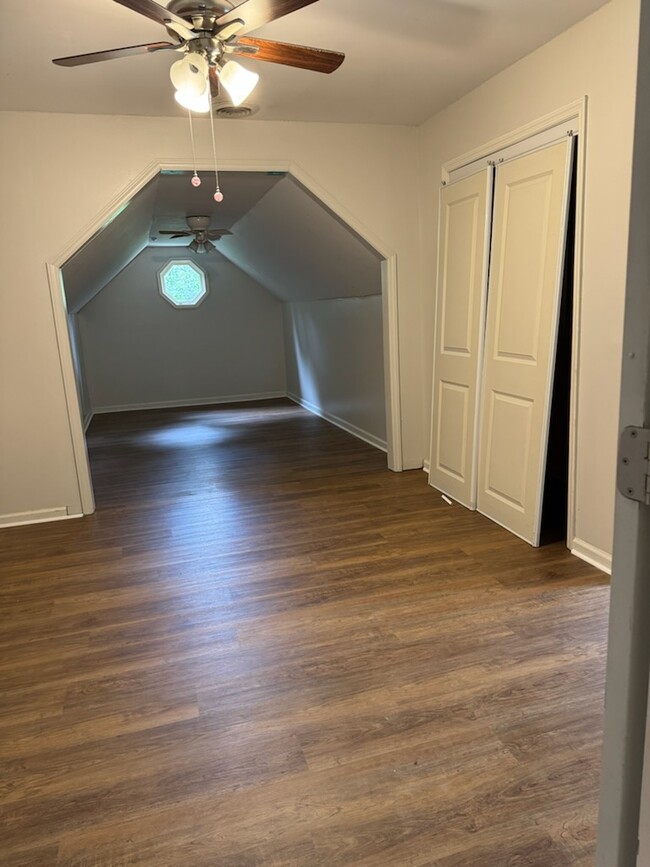 Building Photo - 520 Edinboro Dr