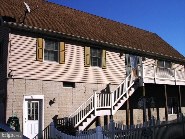 Building Photo - 1219 Bayside Rd