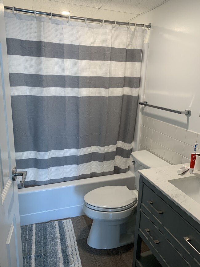 2nd Bathroom - 31 E Grand Ave