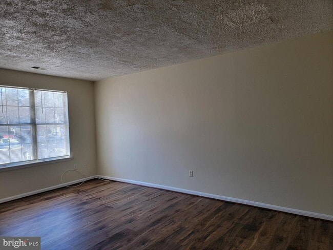 Building Photo - 4197 Drake Ct