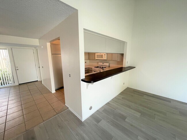 Building Photo - Scandia Pines Condo- Great Amenities!!