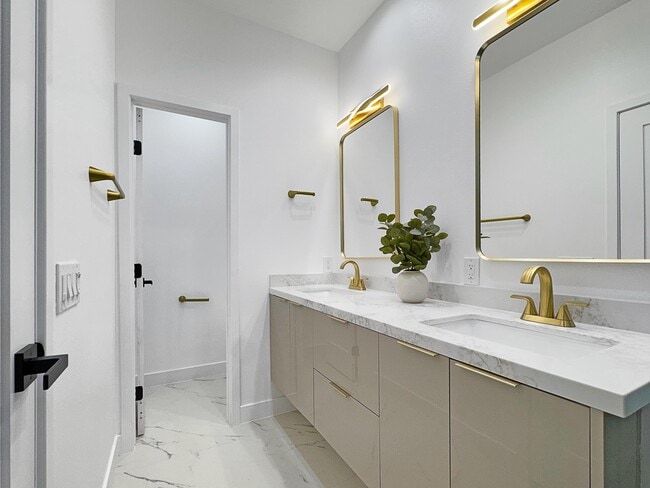 Building Photo - 2197 Jacques Dr