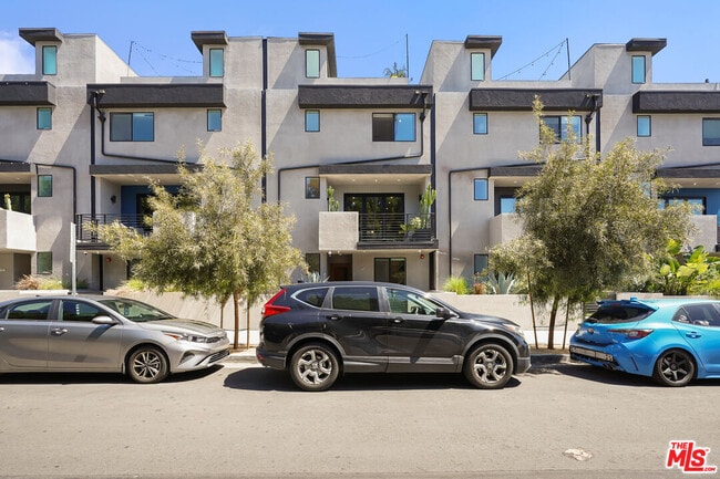 Building Photo - 926 N Ridgewood Pl