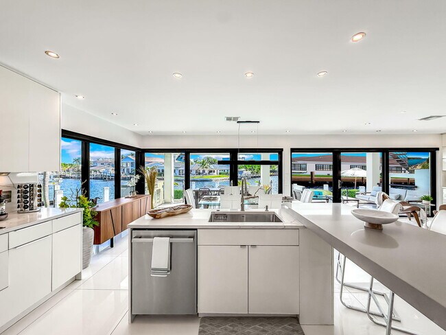 Building Photo - 2628 SE 10th St