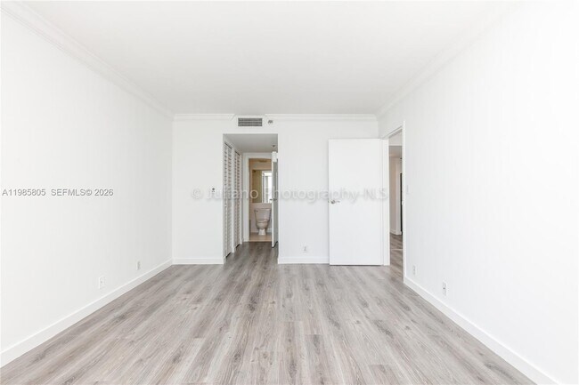 Building Photo - 7601 E Treasure Dr