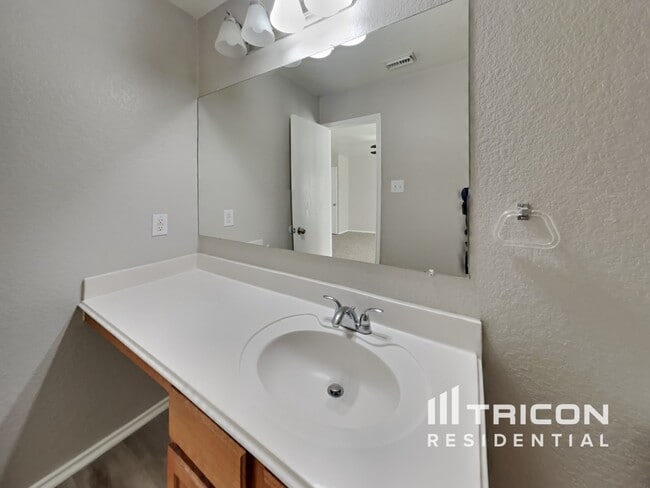 Building Photo - 12439 Sterlingstone Dr