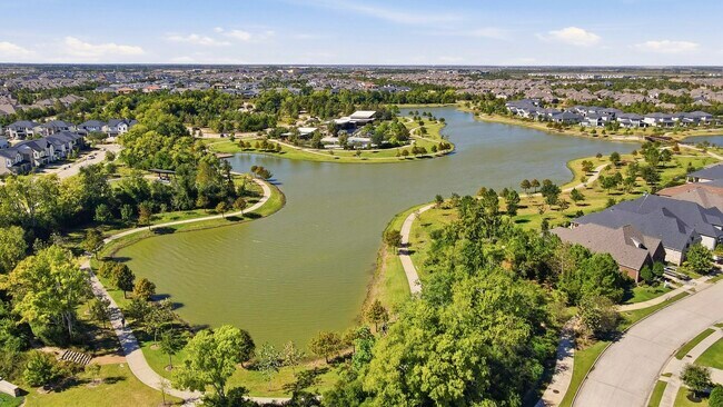 Building Photo - 15822 Pilot Knob Dr