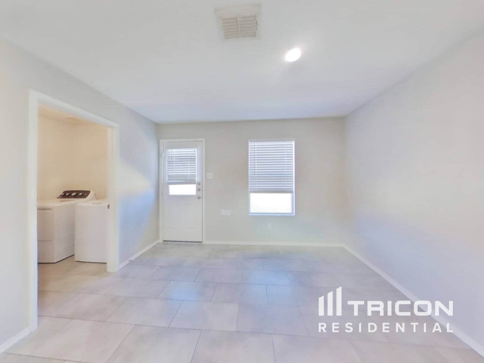 Building Photo - 1301 Water Lily Dr