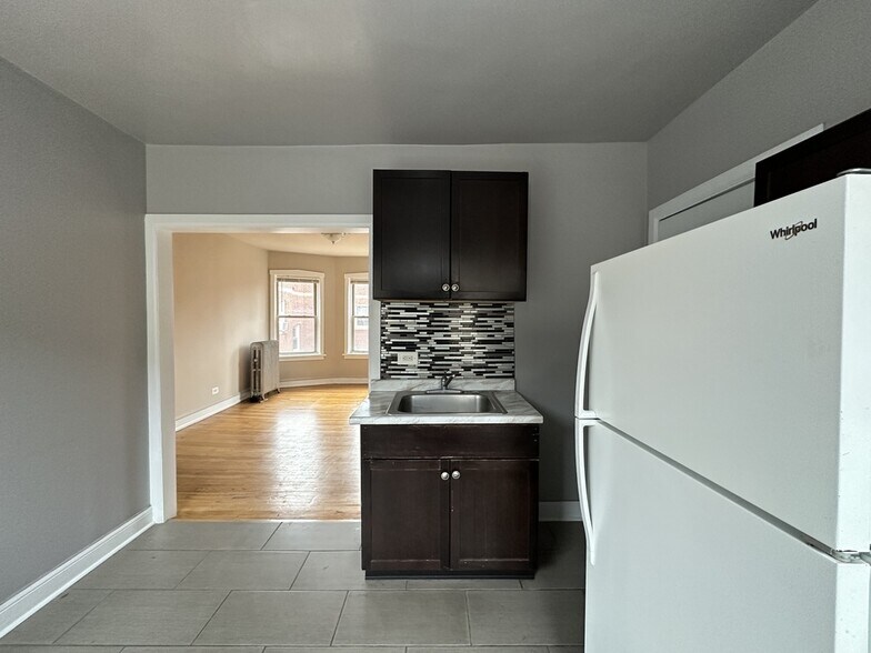 Building Photo - 4027 W Melrose St