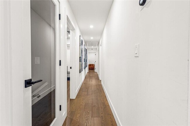 Building Photo - 915 Lost Forest Dr NW