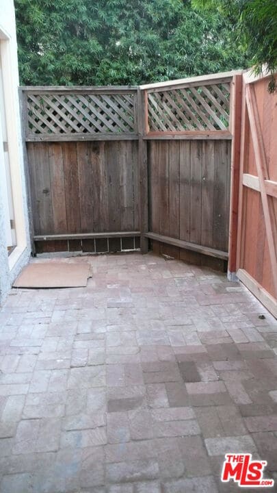 Building Photo - 252 Hampton Dr