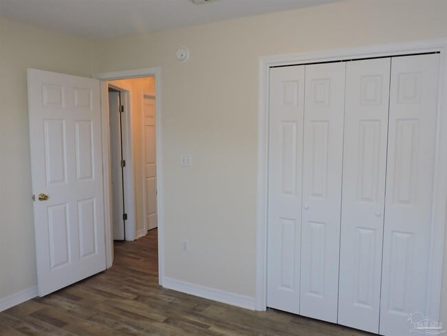 Building Photo - 2513 Gulf Breeze Ave