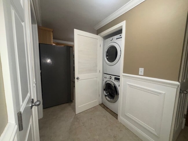 Building Photo - 4 Deer St