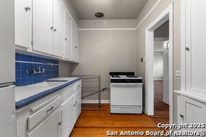 Building Photo - 336 E Lullwood Ave