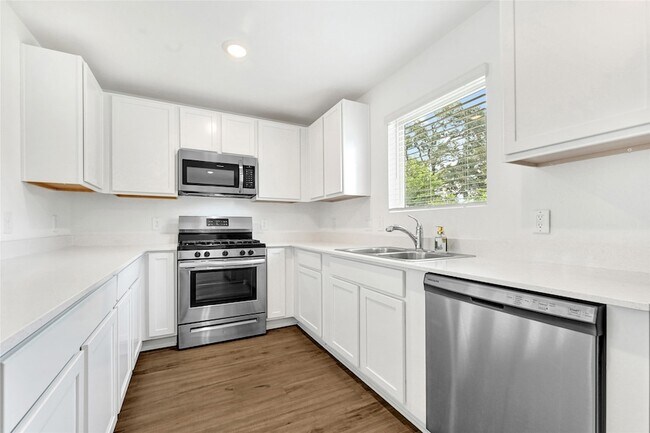 Building Photo - 24027 Wandering Brk Dr