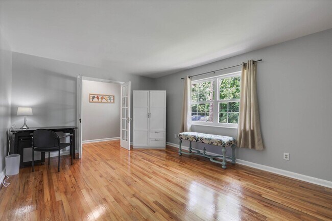 Building Photo - 1917 Sharon Rd