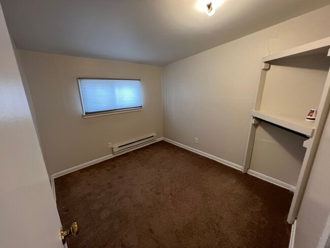 Building Photo - 2-3 Bedroom 1 Bath House with Washer and D...