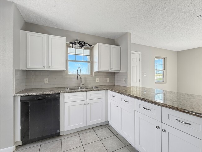Building Photo - 114 8th St