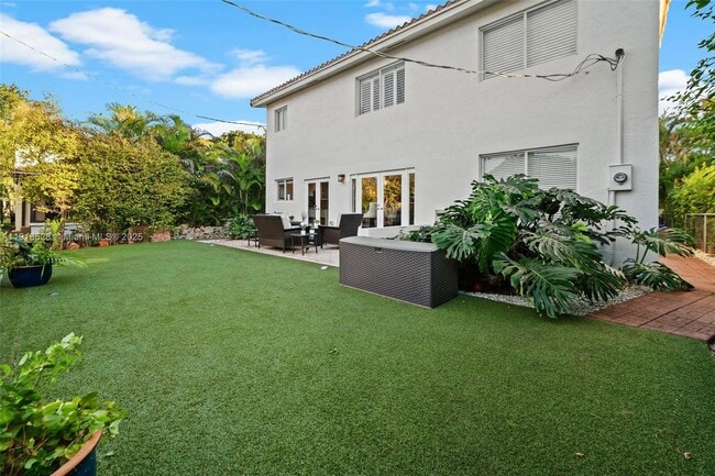 Building Photo - 1211 Algeria Ave