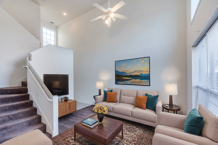 Building Photo - 7245 Rembrandt Dr