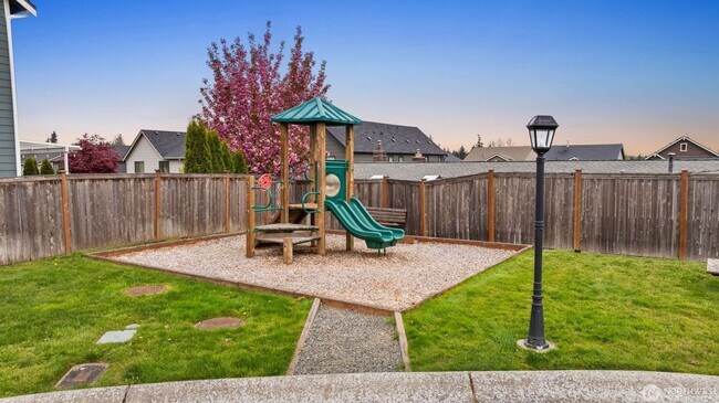 Building Photo - Modern Lynnwood Home with Flexible Bonus Space and Fenced Backyard