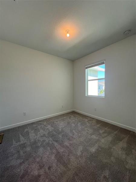 Building Photo - 655 SE Lk Fls St