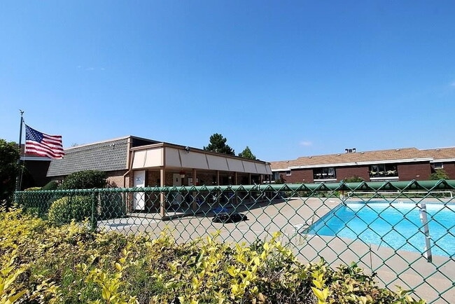 Building Photo - 80 Groton Dr