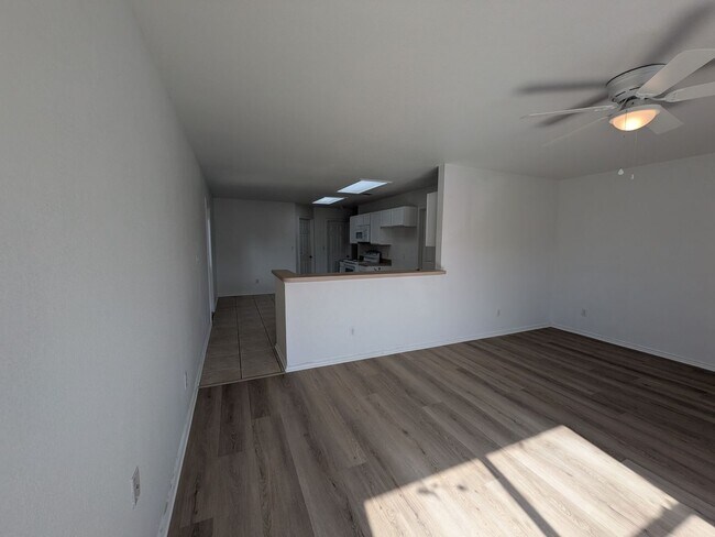 Building Photo - Fresh and Clean in New Braunfels!!