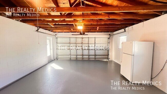 Building Photo - 2271 Northland Rd