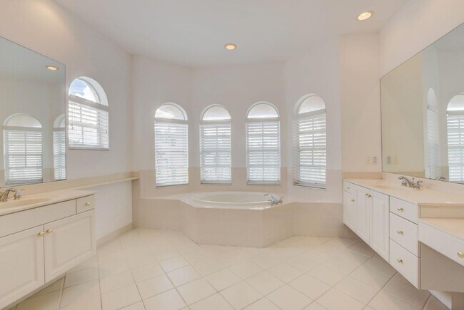 Building Photo - 7553 Greenville Cir