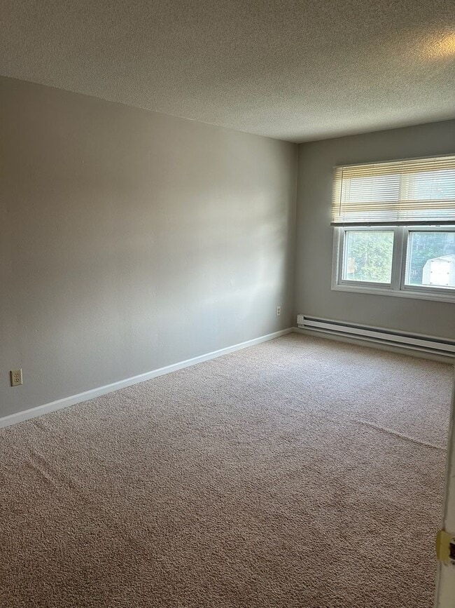 Building Photo - 619 Bowery St