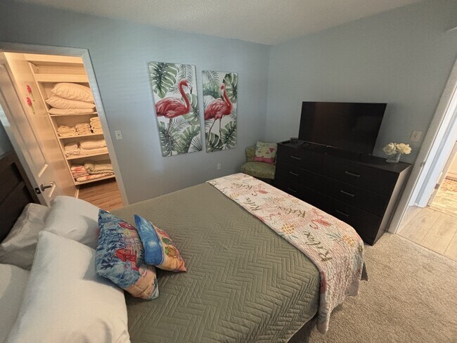 Building Photo - 4750 Cove Cir