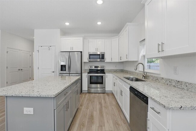 Building Photo - 851 W 24th Pl