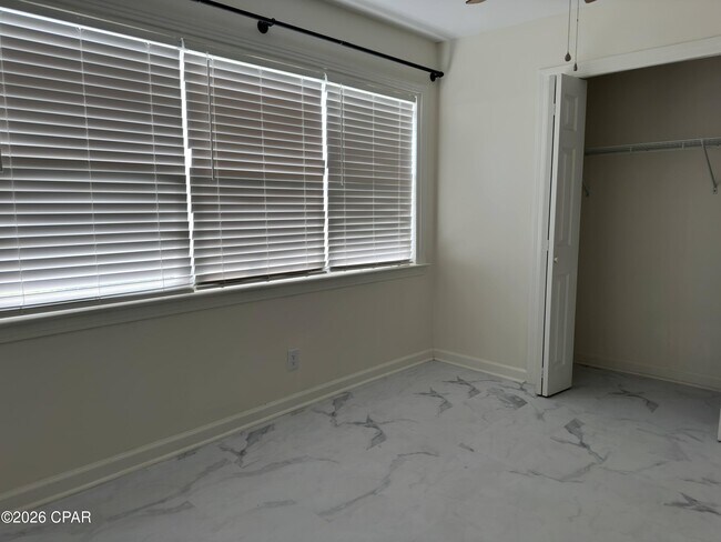 Building Photo - 4900 S Lakewood Dr