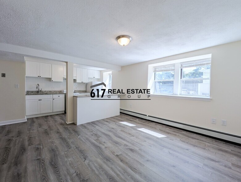 Building Photo - 176 N Beacon St