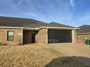Building Photo - 111 Windmill Wy