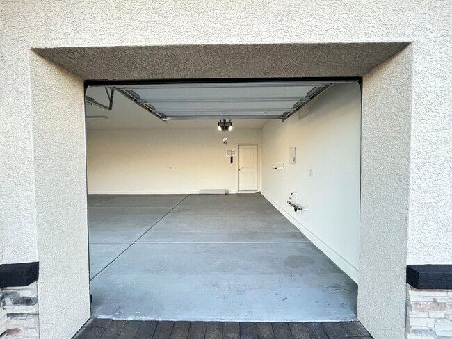 Building Photo - *** MOVE-IN SPECIAL*** BRAND NEW 4 bedroom with In-law suit 3 bath home located in Henderson, NV!