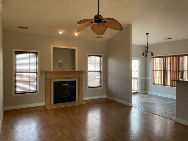 Building Photo - 109 Canyon Ct