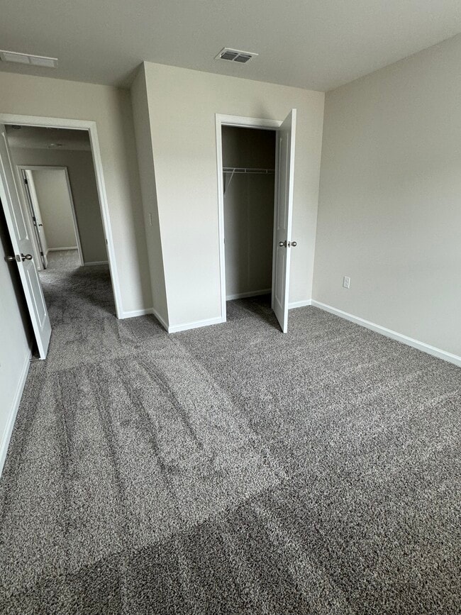 Building Photo - 15 Warwick Ct