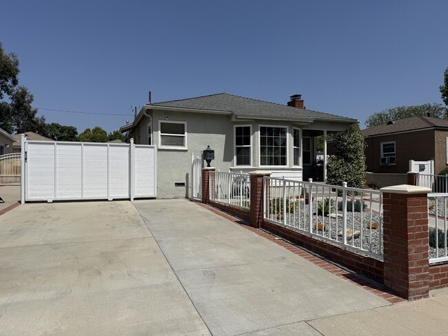 Building Photo - 3111 Jeffries Ave