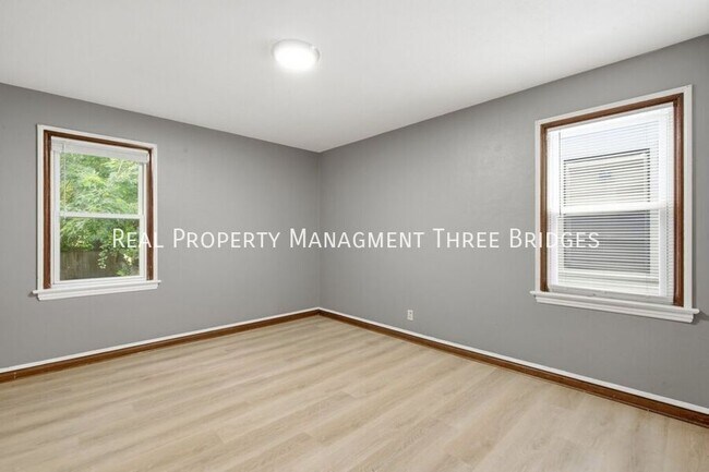 Building Photo - 249 S Hartnett Ave