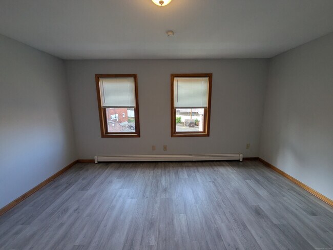Building Photo - 998 Campbell Ave