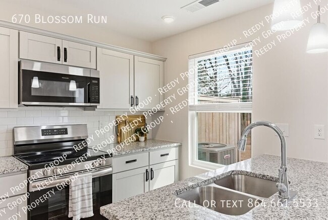 Building Photo - 670 Blossom Run