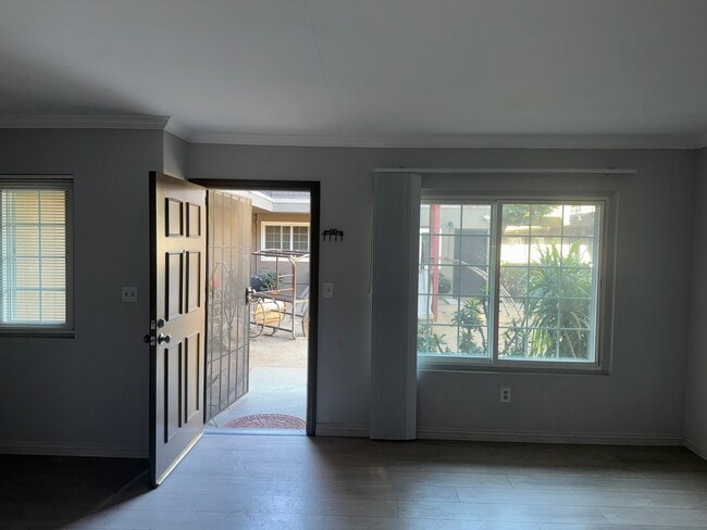 Building Photo - 10109 Buford Ave