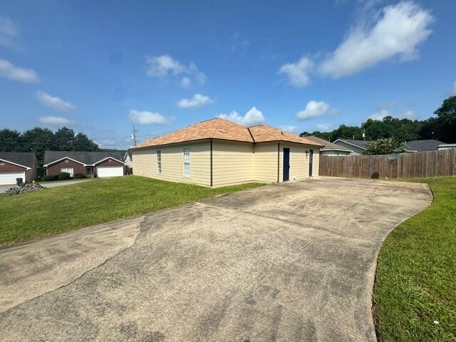 Building Photo - 2208 Summerwind Dr