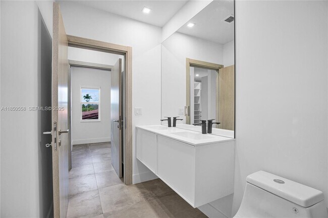 Building Photo - 3431 SW 16th Ter